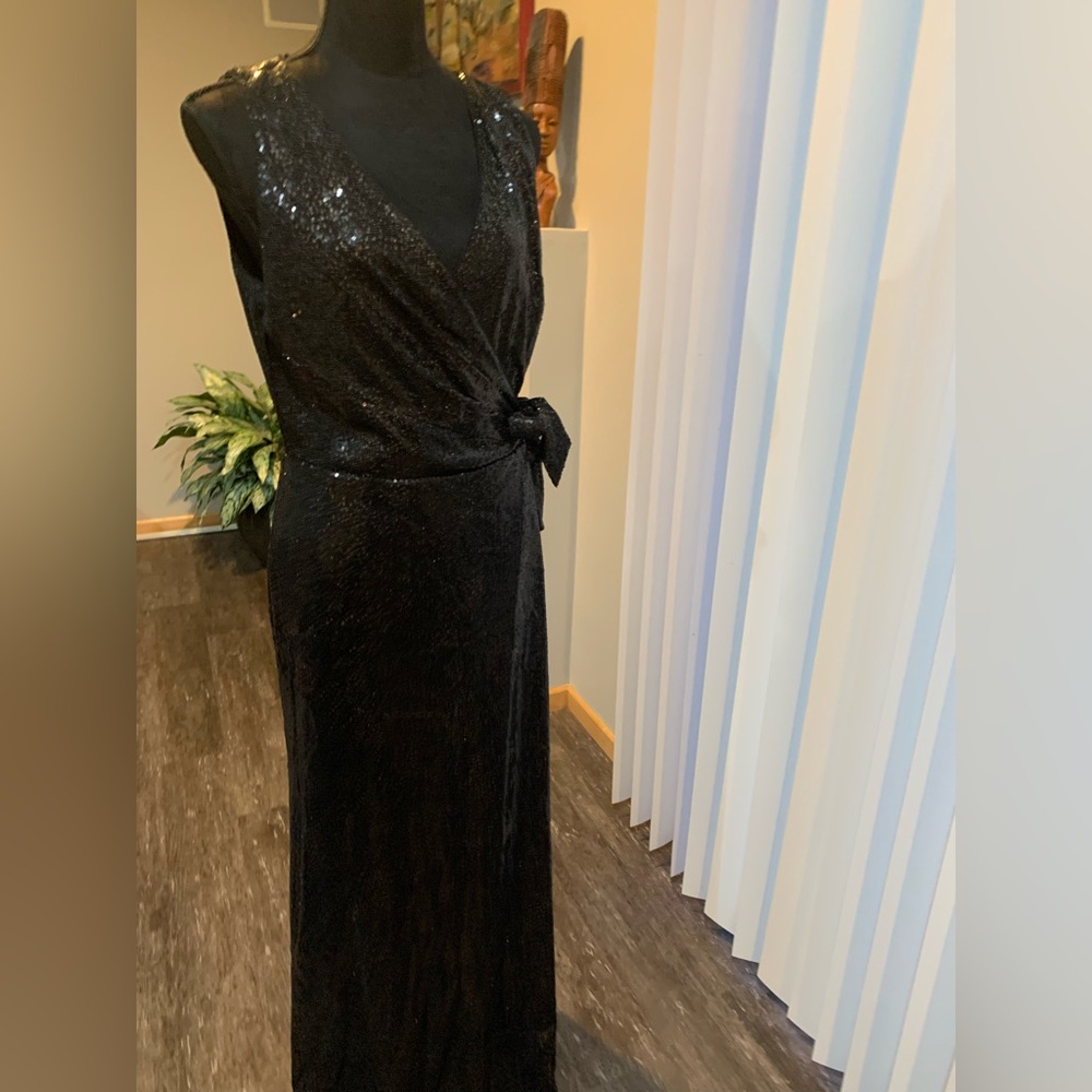Lauren Ralph Lauren Black Sequin Maxi Dress

G1 0226


ACCEPTING OFFERS - Picture 4 of 4